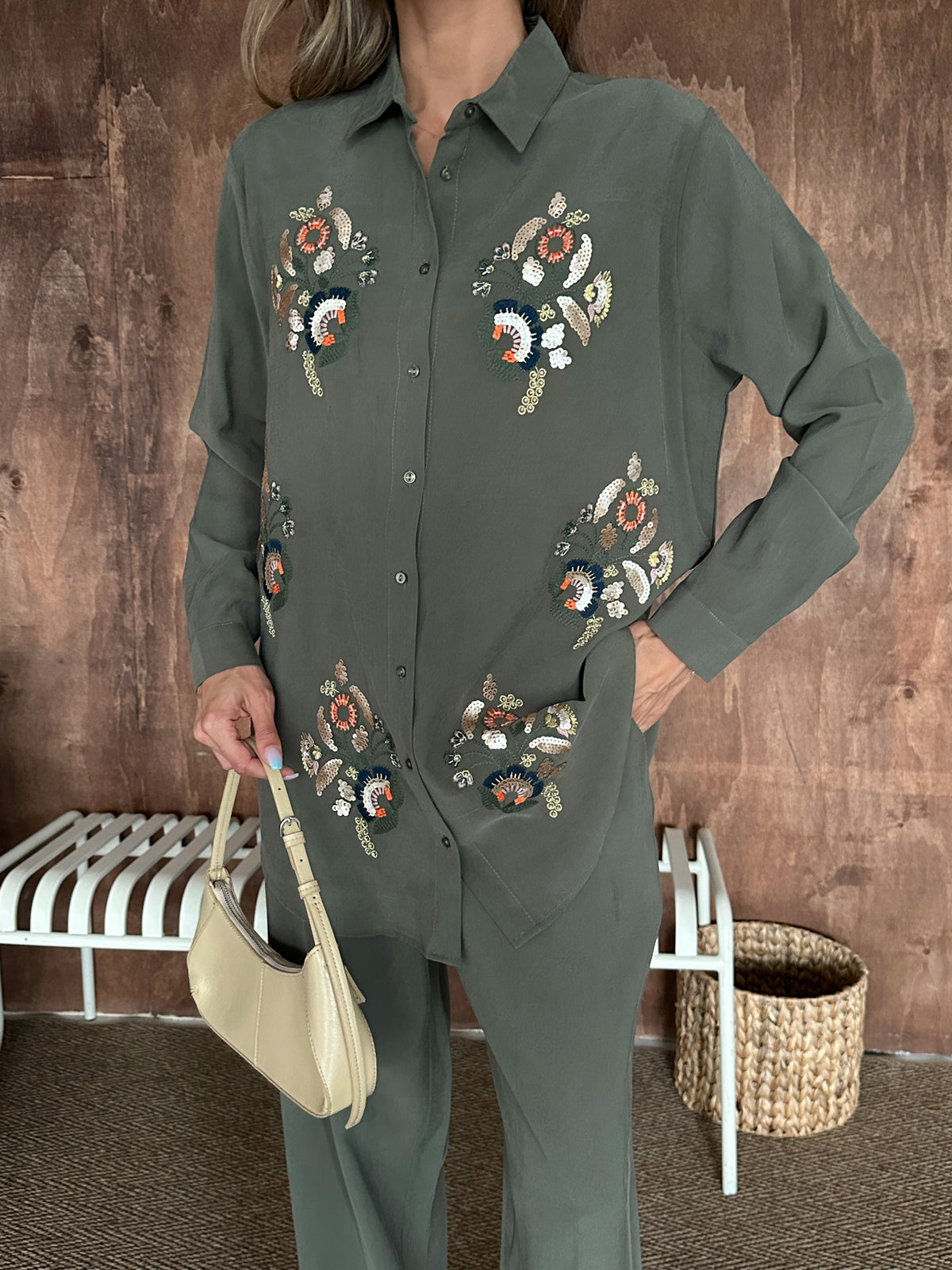 Çiçek İşlemeli Oversize Cupro Gömlek #2209